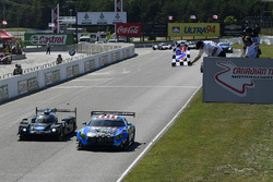 #33 Riley Motorsports Mercedes AMG GT3, GTD: Jeroen Bleekemolen, Ben Keating, #10 Wayne Taylor Racing Cadillac DPi, P: Renger van der Zande, Jordan Taylor