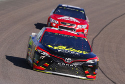 Erik Jones, Furniture Row Racing Toyota, Dale Earnhardt Jr., Hendrick Motorsports Chevrolet