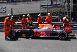 После аварии: Макс Ферстаппен, Red Bull Racing RB14