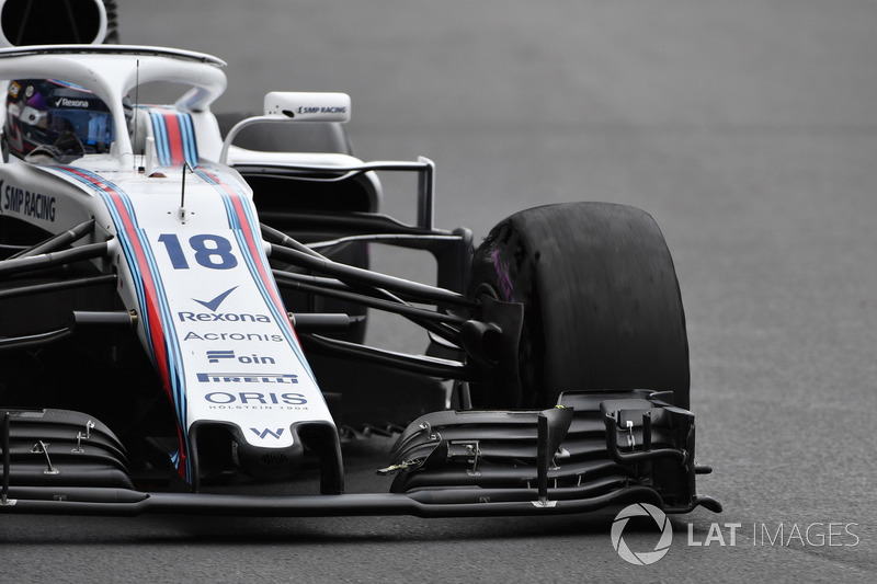 Lance Stroll, Williams FW41 con pinchazo frontal en la vuelta uno