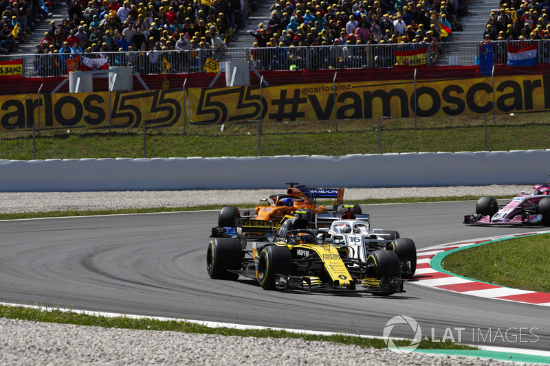 Carlos Sainz Jr., Renault Sport F1 Team R.S. 18, Marcus Ericsson, Sauber C37 and Fernando Alonso, McLaren MCL33