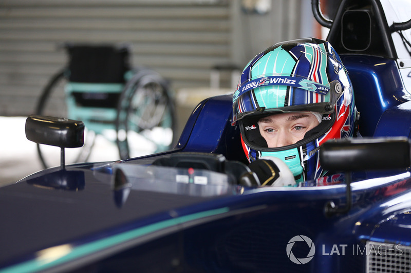 Billy Monger en el coche de carreras Carlin MSV Fórmula 3