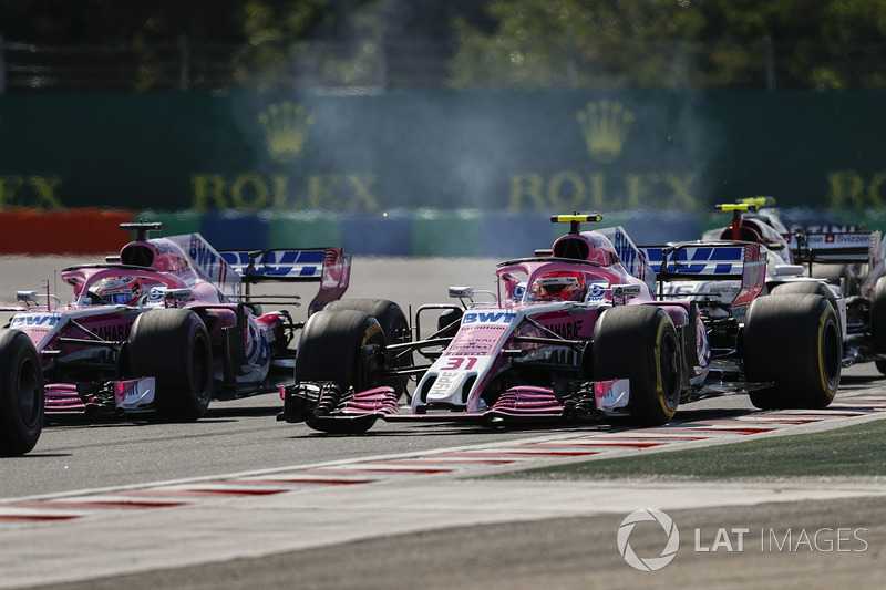 Sergio Perez, Force India VJM11, battles with Esteban Ocon, Force India VJM11, ahead of Charles Leclerc, Sauber C37, at the start