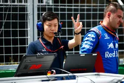 A Toro Rosso Honda engineer on the grid