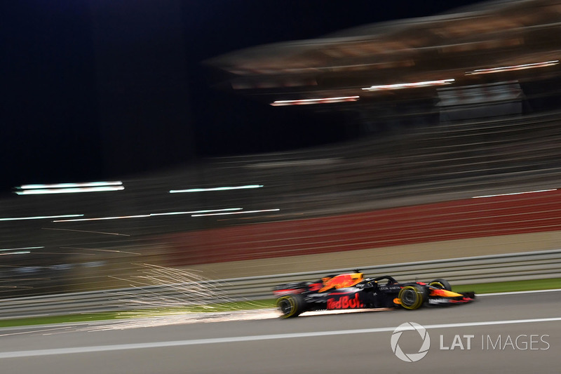 Daniel Ricciardo, Red Bull Racing RB14 sparks