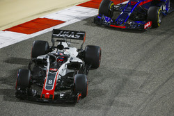 Romain Grosjean, Haas F1 Team VF-18 Ferrari, Pierre Gasly, Toro Rosso STR13 Honda