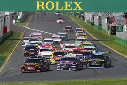 David Reynolds, Erebus Motorsport Holden, leads Jamie Whincup, Triple Eight Race Engineering Holden, Nick Percat, Brad Jones Racing Holden, Scott Pye, Walkinshaw Andretti United Holden, Chaz Mostert, Tickford Racing Ford