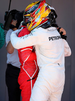 Le vainqueur Lewis Hamilton, Mercedes AMG F1, Sebastian Vettel, Ferrari