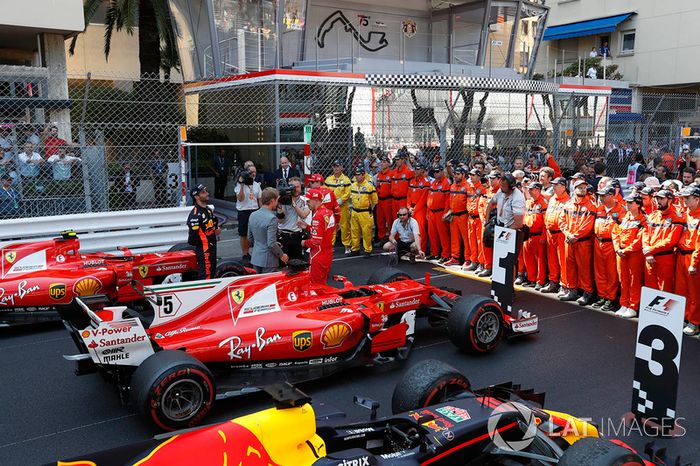 Nico Rosberg, Mercedes-Benz con Sebastian Vettel, Ferrari y Daniel Ricciardo, Red Bull Racing RB13