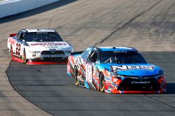 Kyle Busch, Joe Gibbs Racing Toyota, Brad Keselowski, Team Penske Ford