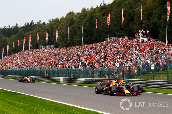 Max Verstappen, Red Bull Racing RB13, Daniel Ricciardo, Red Bull Racing RB13, Fernando Alonso, McLaren MCL32