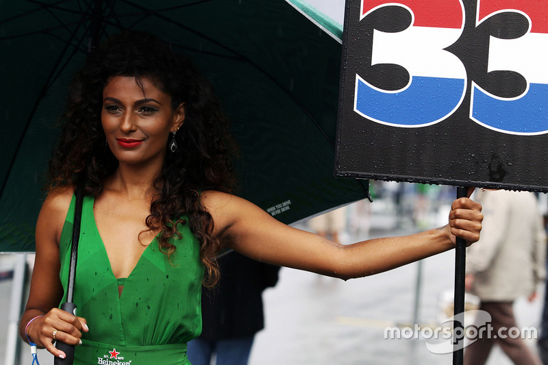 Grid girl