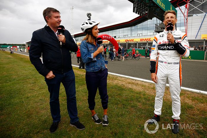 Sky David Croft, Natalie Pinkham y Jenson Button, McLaren