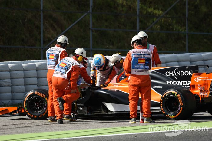 Fernando Alonso, McLaren MCL32 se queda parado en la FP1