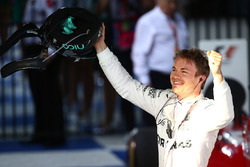 Winnaar Nico Rosberg, Mercedes AMG F1 Team in parc ferme