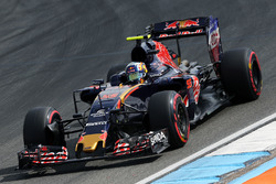 Carlos Sainz Jr, Scuderia Toro Rosso STR11