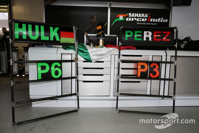 El equipo de Sahara Force India F1 celebra el tercer puesto para Sergio Pérez y sexto para Nico Hulk