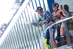 Podium: winnaar Valentino Rossi, Yamaha Factory Racing, 3e plaats Marc Marquez, Repsol Honda Team