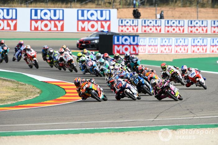 Salida: Raul Fernandez, Red Bull KTM Ajo leads