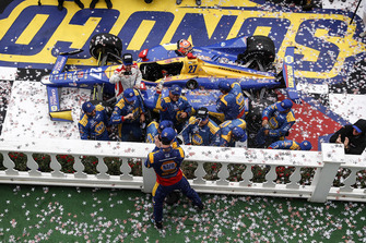 Podio: Alexander Rossi, Andretti Autosport Honda, champagne