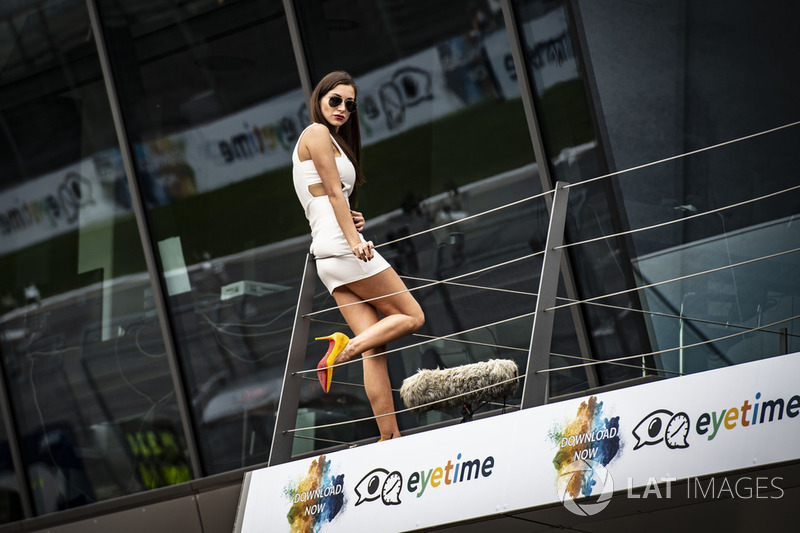Grid girl