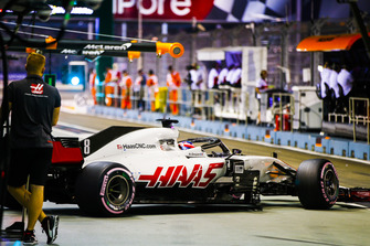 Romain Grosjean, Haas F1 Team VF-18, quitte les stands