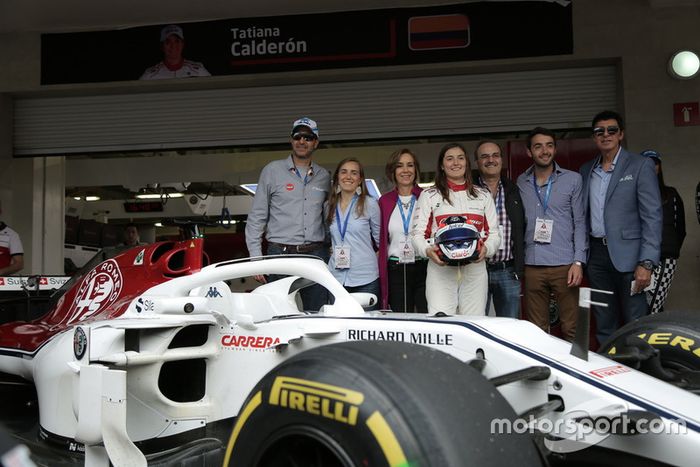 Tatiana Calderón, Sauber C37 piloto de prueba con su familia