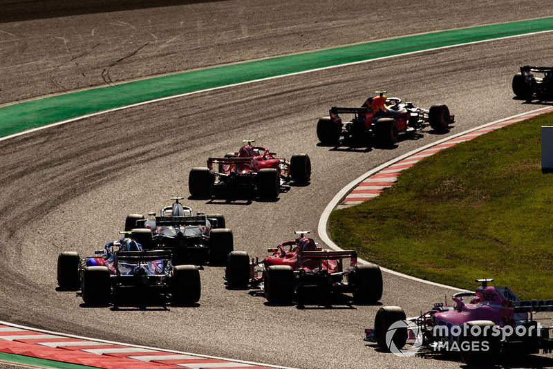 Max Verstappen, Red Bull Racing RB14, leads Kimi Raikkonen, Ferrari SF71H, Romain Grosjean, Haas F1 Team VF-18, Sebastian Vettel, Ferrari SF71H, Pierre Gasly, Scuderia Toro Rosso STR13, and Brendon Hartley, Toro Rosso STR13, at the start