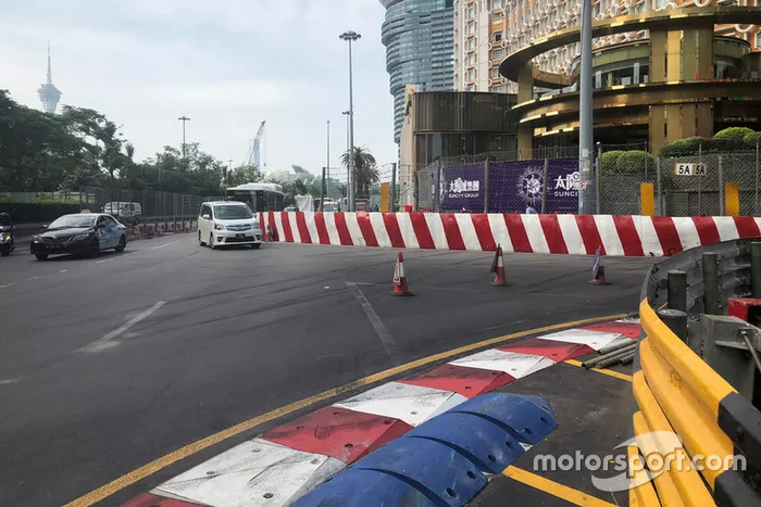 Detalle de la curva tras el accidente 