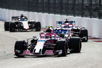 Esteban Ocon, Racing Point Force India VJM11 ve Sergio Perez, Racing Point Force India VJM11