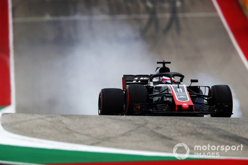 8. Romain Grosjean, Haas F1 Team VF-18, locks a brake