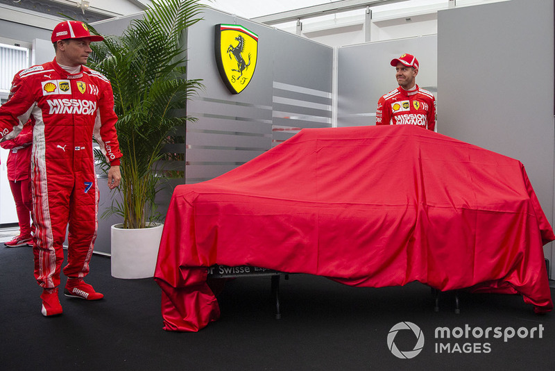 Kimi Raikkonen, Ferrari y Sebastian Vettel, Ferrari revelan la nueva decoración de Ferrari