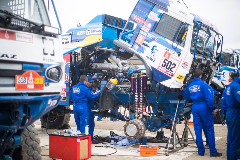 Meccanici Kamaz