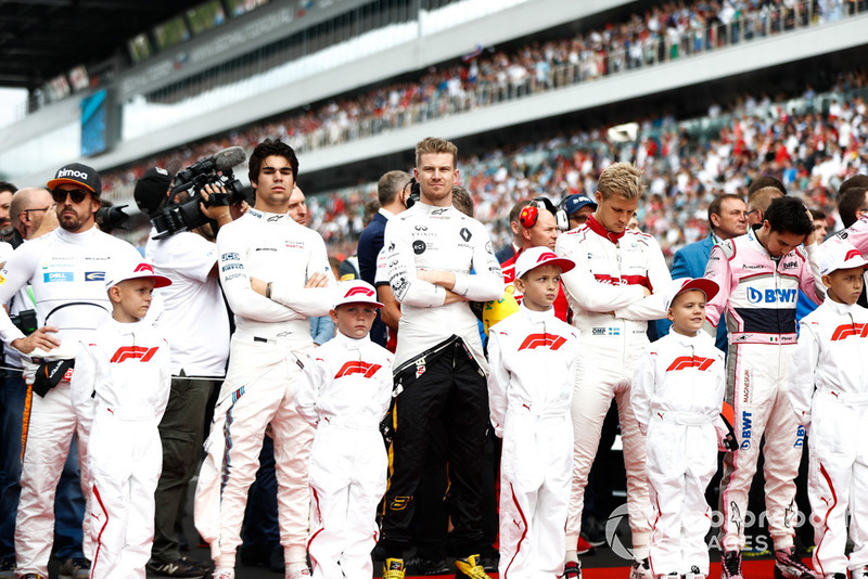 Drivers including Fernando Alonso, McLaren, Lance Stroll, Williams Racing, Nico Hulkenberg, Renault Sport F1 Team, and Marcus Ericsson, Sauber, join the grid kids on the grid