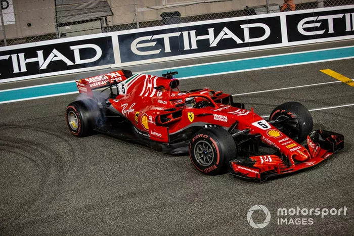 Sebastian Vettel, Ferrari SF71H donuts al final de la carrera