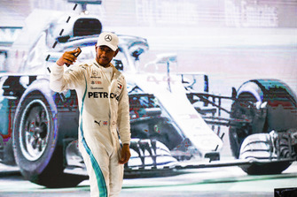 Lewis Hamilton, Mercedes AMG F1, 1st position, takes a selfie