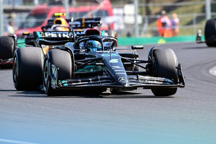 George Russell, Mercedes F1 W14, Sergio Pérez, Red Bull Racing RB19