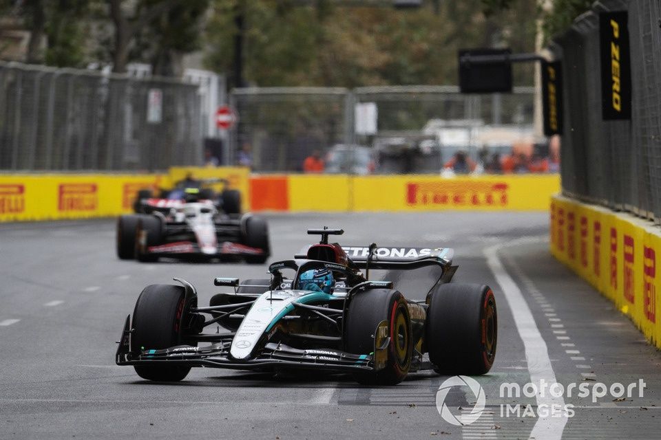 George Russell, Mercedes F1 W15, Nico Hulkenberg, Haas VF-24