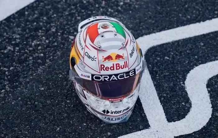 Casco de Sergio Pérez. Red Bull Racing 