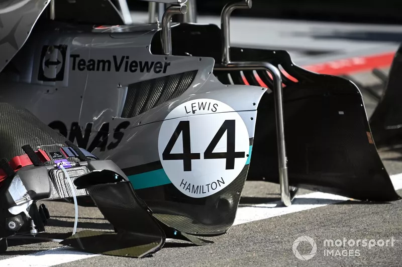 Mercedes W13, paneles de la carrocería con números de aniversario