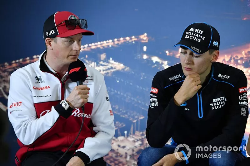 Kimi Raikkonen, Alfa Romeo y George Russell, Williams Racing en la conferencia de prensa