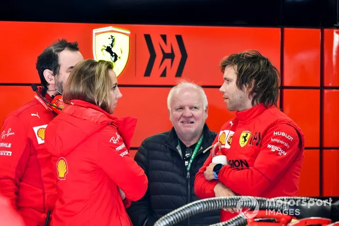 Norbert Vettel nel garage della Ferrari