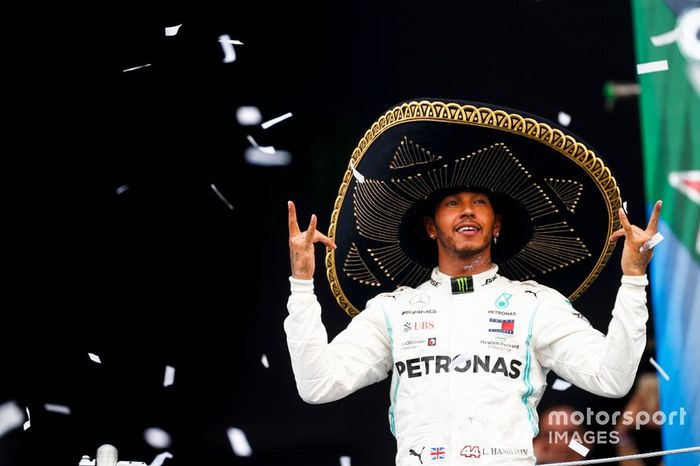 Podio: ganador de la carrera Lewis Hamilton, Mercedes AMG F1