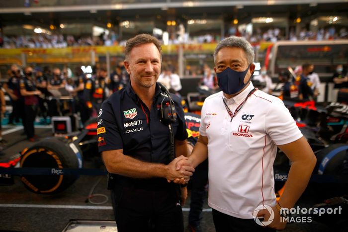 Christian Horner, director del equipo Red Bull Racing, Masashi Yamamoto, director general de Honda Motorsport