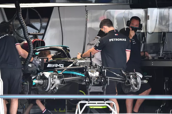 Detalle frontal del Mercedes W12