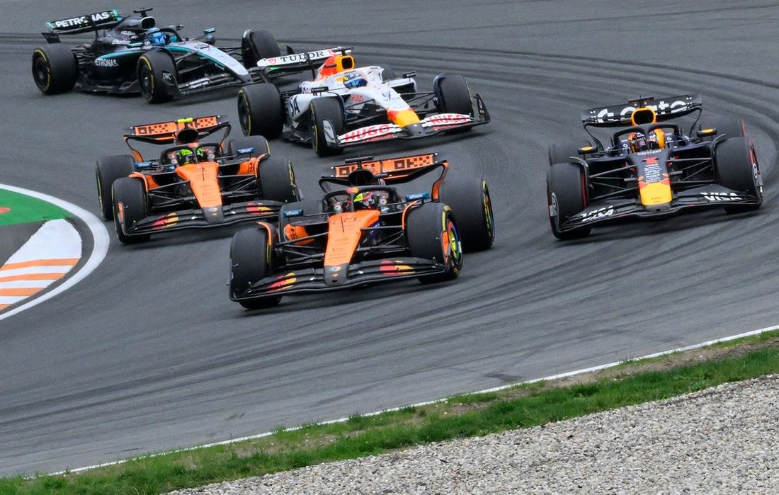 Lando Norris, McLaren, Oscar Piastri, McLaren, Max Verstappen, Red Bull Racing