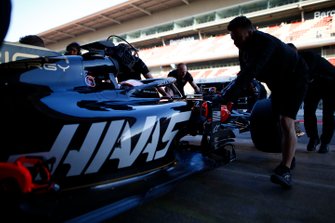 Les mécaniciens Haas F1 et Romain Grosjean, Haas F1 Team VF-19