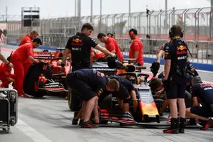 Red Bull Racing team met Dan Ticktum, Red Bull Racing RB15