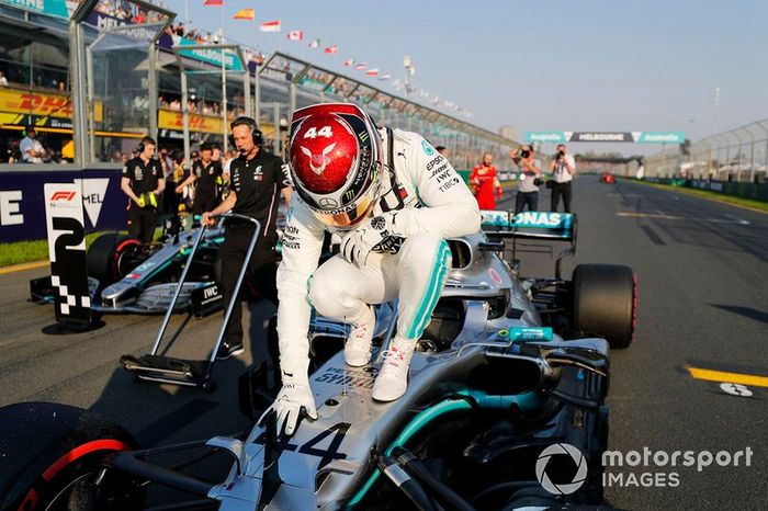 Pole Sitter Lewis Hamilton, Mercedes AMG F1 in Parc Ferme 