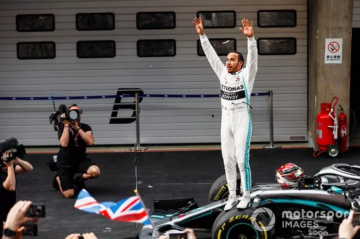 El ganador Lewis Hamilton, Mercedes AMG F1 W10